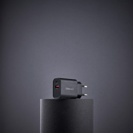 Intenso 7803010 virta-adapteri ja vaihtosuuntaaja Sisätila 30 W musta