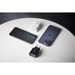 Intenso 7802010 virta-adapteri ja vaihtosuuntaaja Sisätila 20 W musta