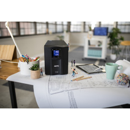 APC SMC1500IC UPS-virtalähde Linjainteraktiivinen 1,5 kVA 900 W 8 AC-pistorasia(a)