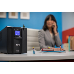 APC SMC1000IC UPS-virtalähde Linjainteraktiivinen 1 kVA 600 W 8 AC-pistorasia(a)