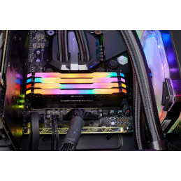 Corsair Vengeance CMW64GX4M4E3200C16 muistimoduuli 64 GB 4 x 16 GB DDR4 3200 MHz