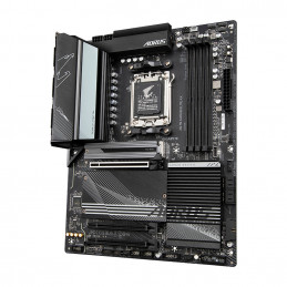 Gigabyte X670 AORUS ELITE AX emolevy AMD X670 Socket AM5 ATX